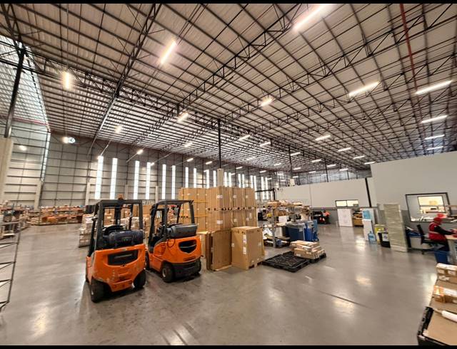 8,500M² WAREHOUSE TO LET IN LINBRO PARK
